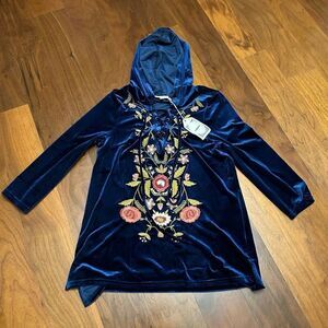 Entro women’s velour floral embroidered hoodie top size medium NWT